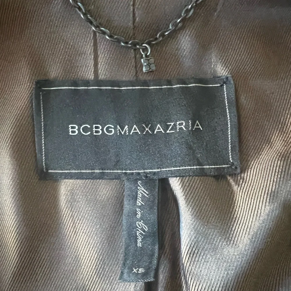 BCBG Maxazria faux suede cropped jacket. Asymmetrical moto style. XS. - Picture 5 of 7